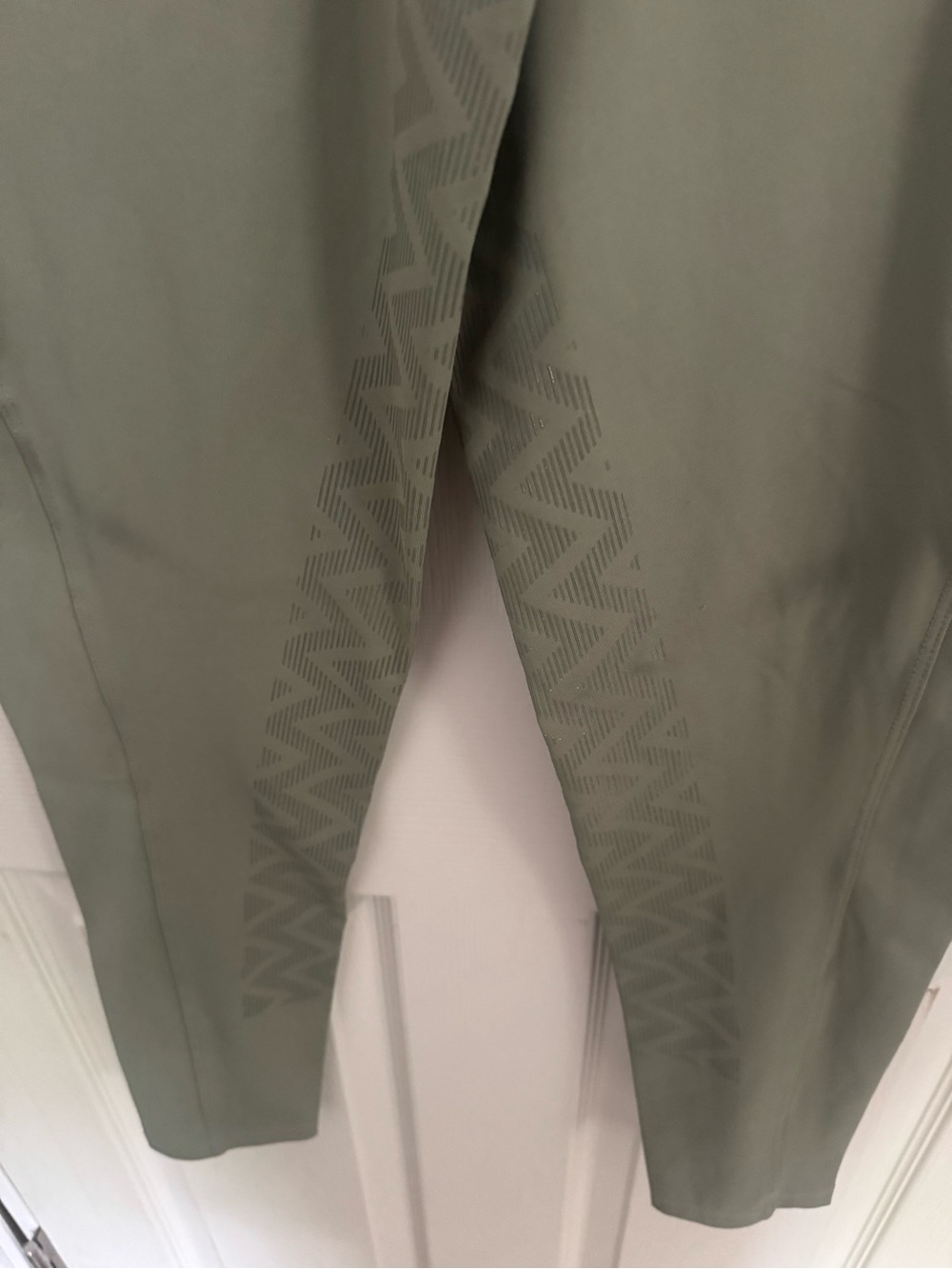 LeMieux Naomi Pull On Breech - Fern- Full Seat Silicone Grip - Size UK14/ US10 - Picture 5 of 14